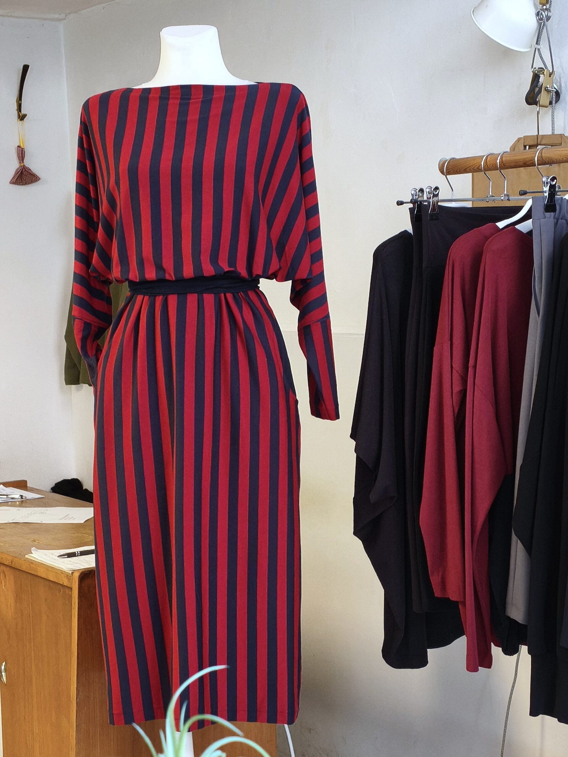 BINDE-KLEID Streifen wine/nachtblau